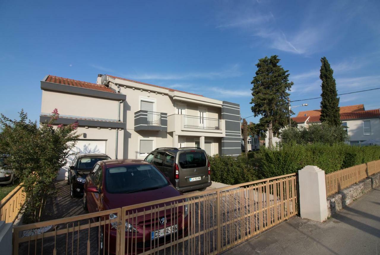 Apartments Luna Sveti Filip i Jakov Exterior foto